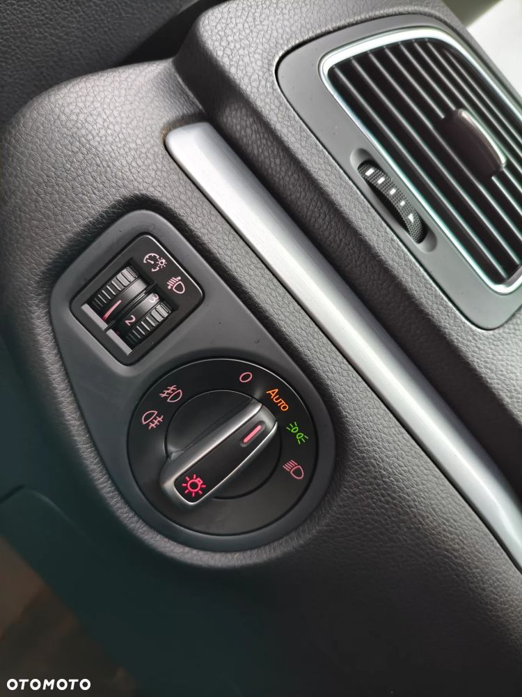 Volkswagen Sharan 2.0 TDI 4MOTION Blue Motion Life - 8