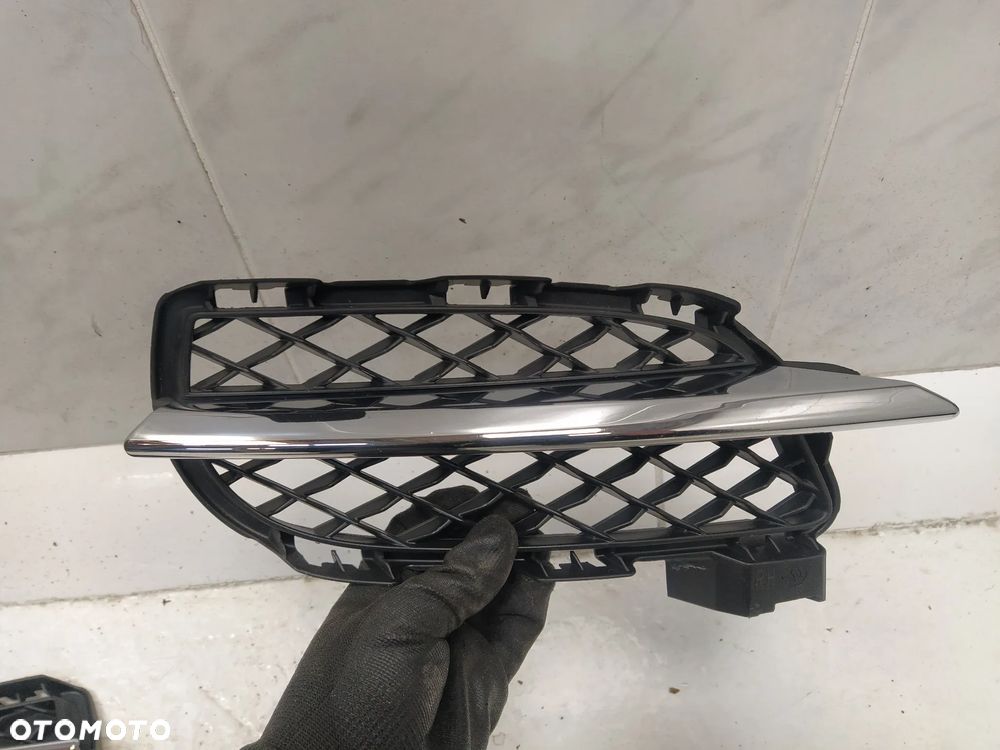 JAGUAR XJ X351 ELEMENTY ZDERZAKA PRZÓD KRATKA ŚRODKOWA LEWA PRAWA WIĄZKA KABEL PDC 4XPDC CZUJNIKI PARKOWANIA SPRYSKIWACZE ABSORBER CZUJNIK UDERZENIOWY ORYGINAŁ - 24