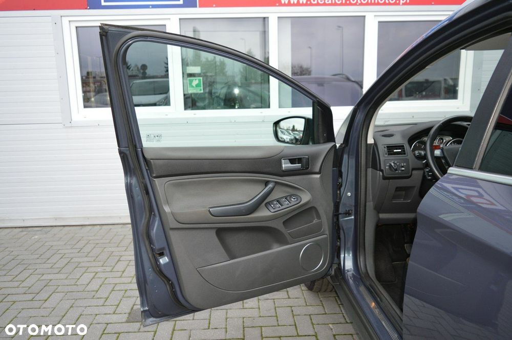 Ford Kuga 2.0 TDCi 2x4 Titanium - 33