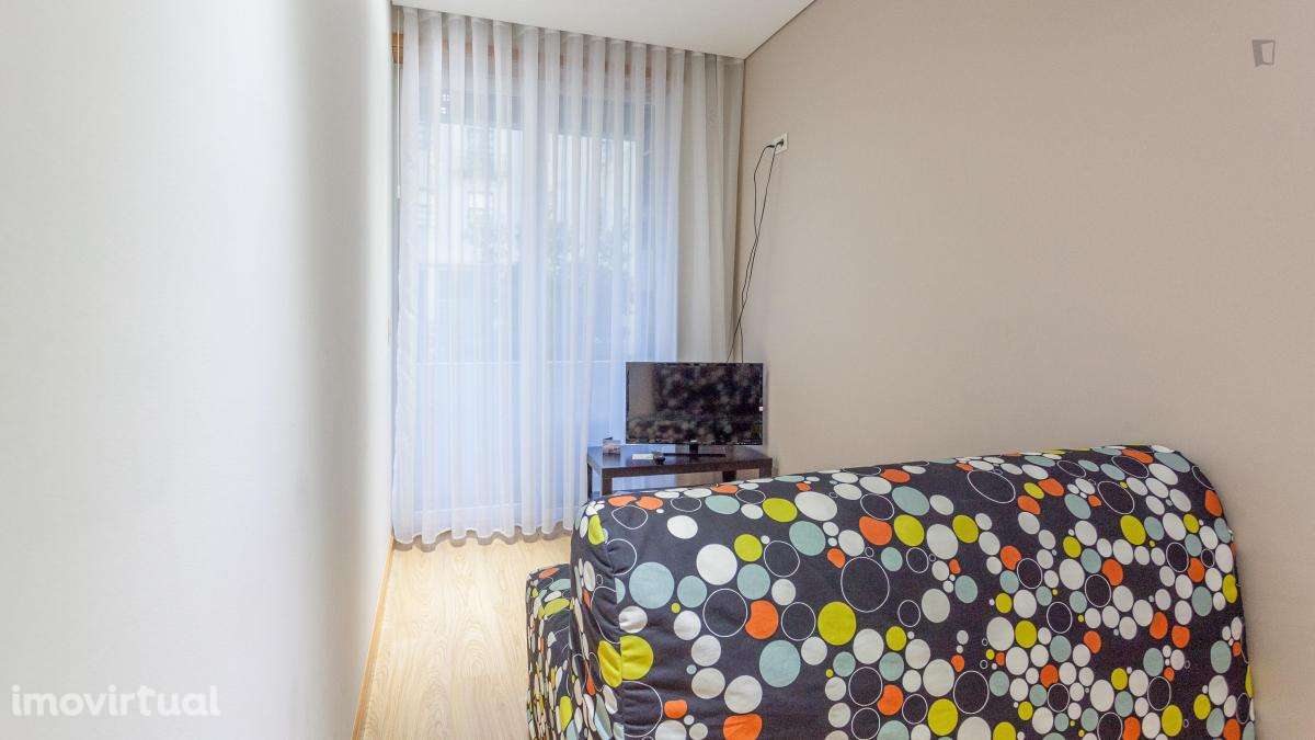 Apartamento com 1 quartos - localizado em Santo Ildefonso Porto - Grande imagem: 2/28