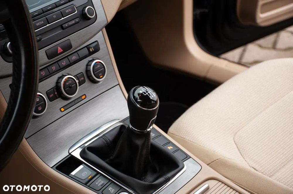 Volkswagen Passat 2.0 TDI Comfortline - 28