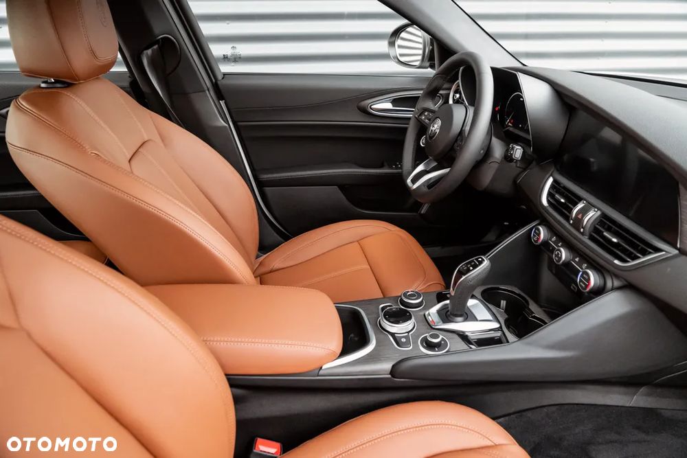 Alfa Romeo Giulia 2.0 Turbo TI Q4 - 11