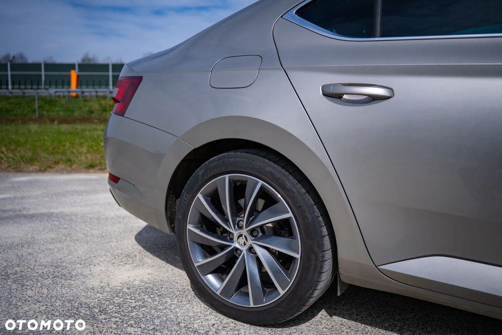 Skoda Superb 2.0 TDI L&K DSG - 11