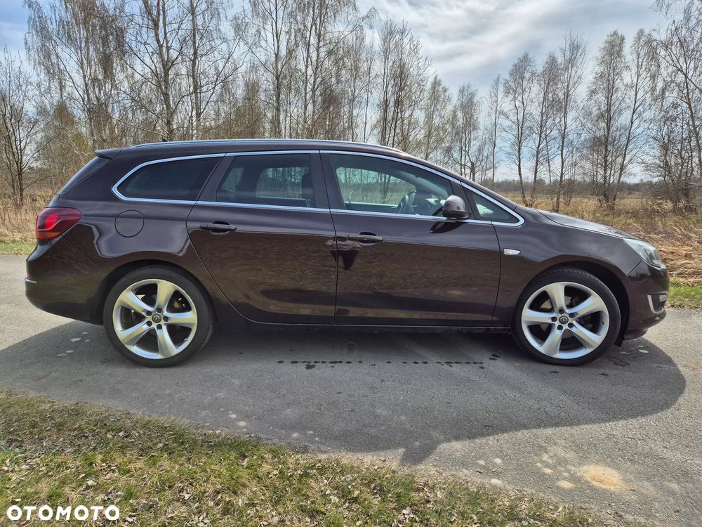 Opel Astra 2.0 CDTI DPF SportsTourer Exklusiv - 3