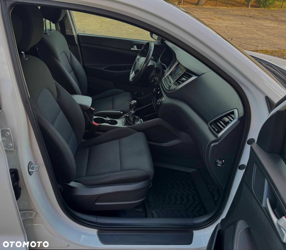Hyundai Tucson 1.6 GDI BlueDrive Style 2WD - 24
