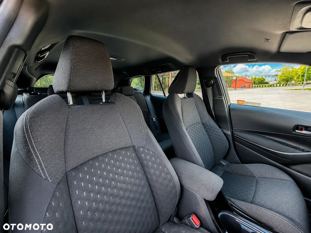 Toyota Corolla 1.8 Hybrid Comfort - 28