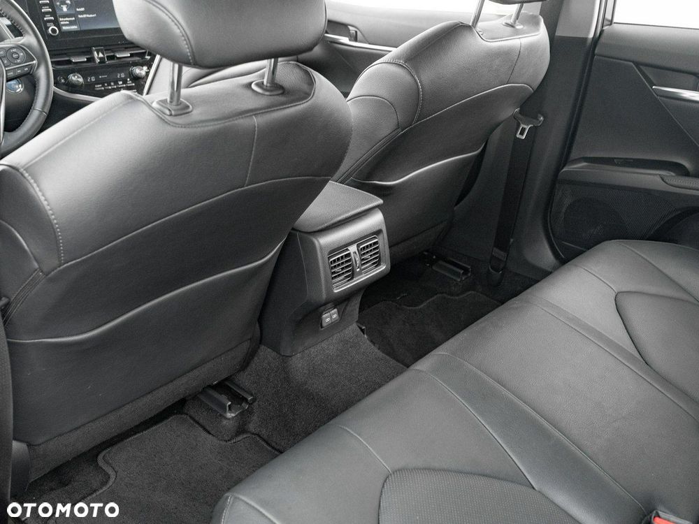Toyota Camry - 25