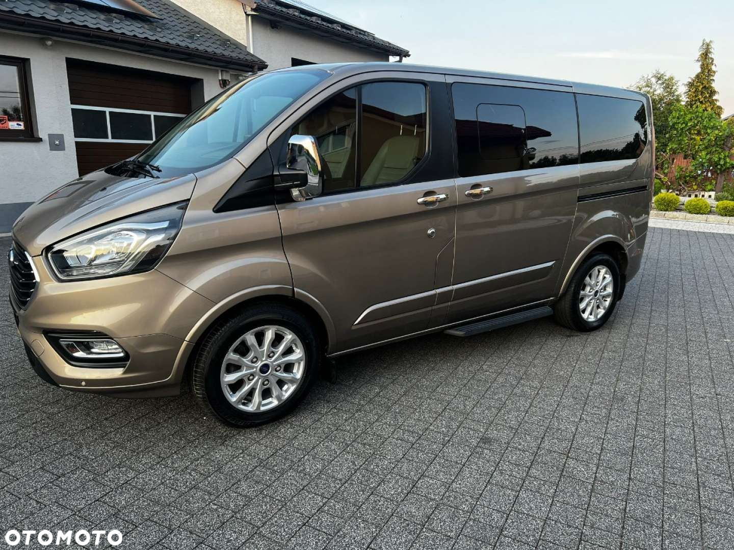 Ford Tourneo Custom - 19