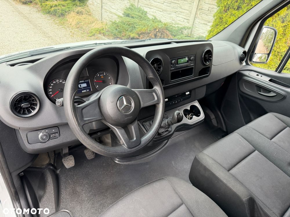 Mercedes-Benz Sprinter 907 - 13