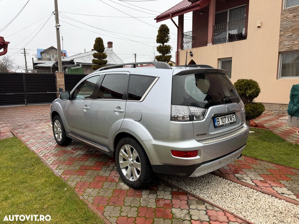 Mitsubishi Outlander - 12
