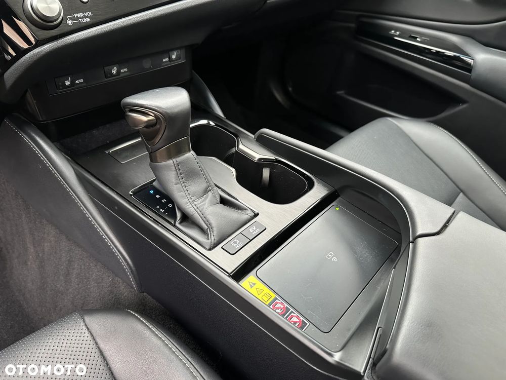 Lexus ES 300h Business Edition - 34