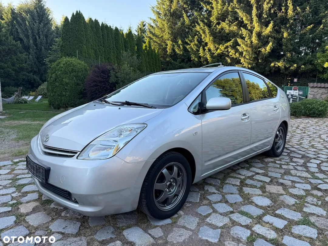 Toyota Prius (Hybrid) - 24