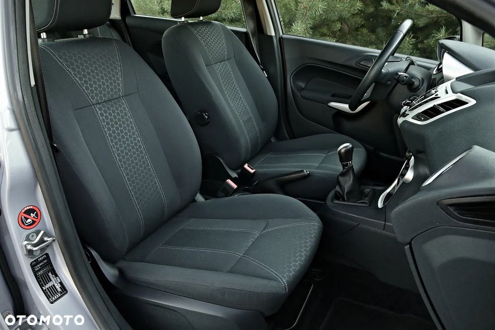 Ford Fiesta 1.6 TDCi Champions Edition - 32
