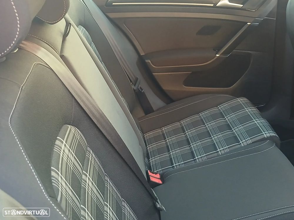 VW Golf 2.0 TDI GTD DSG - 28