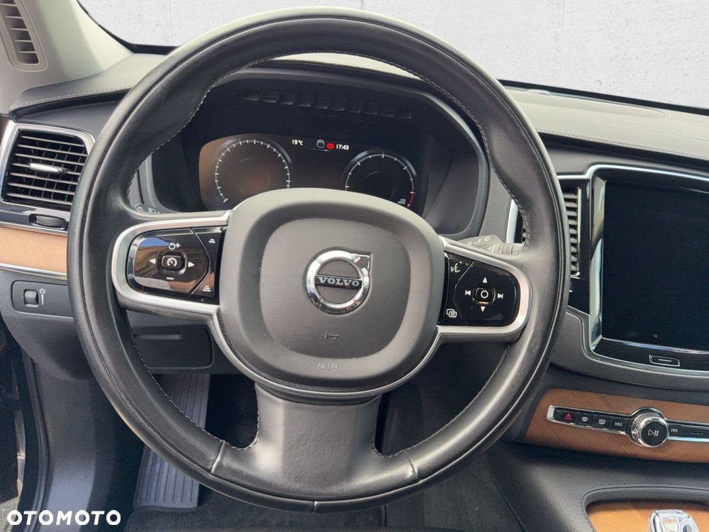 Volvo XC 90 - 22