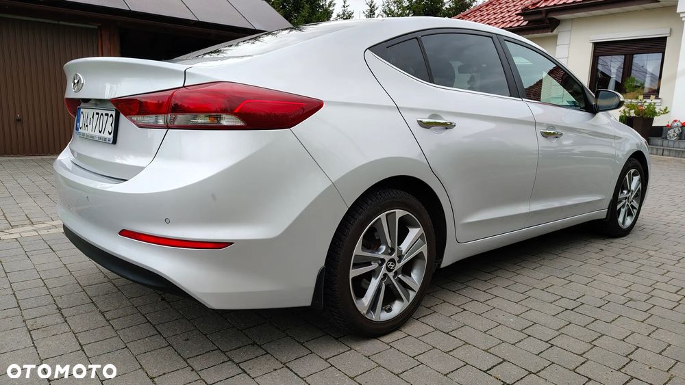 Hyundai Elantra - 4