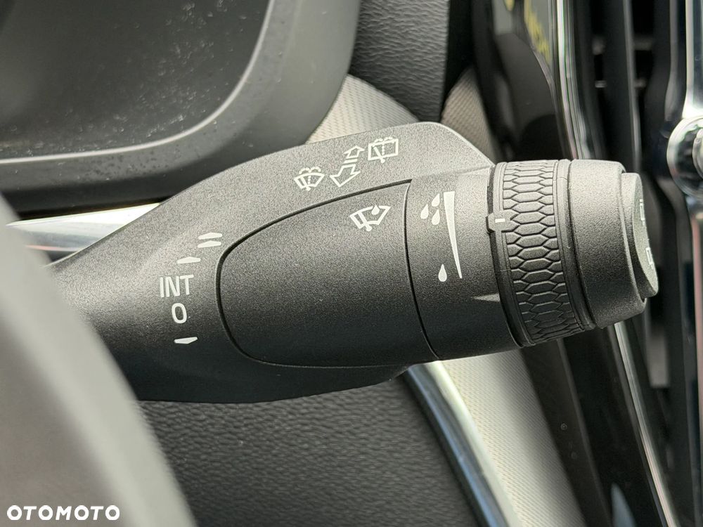 Volvo XC 60 B4 B R-Design - 19