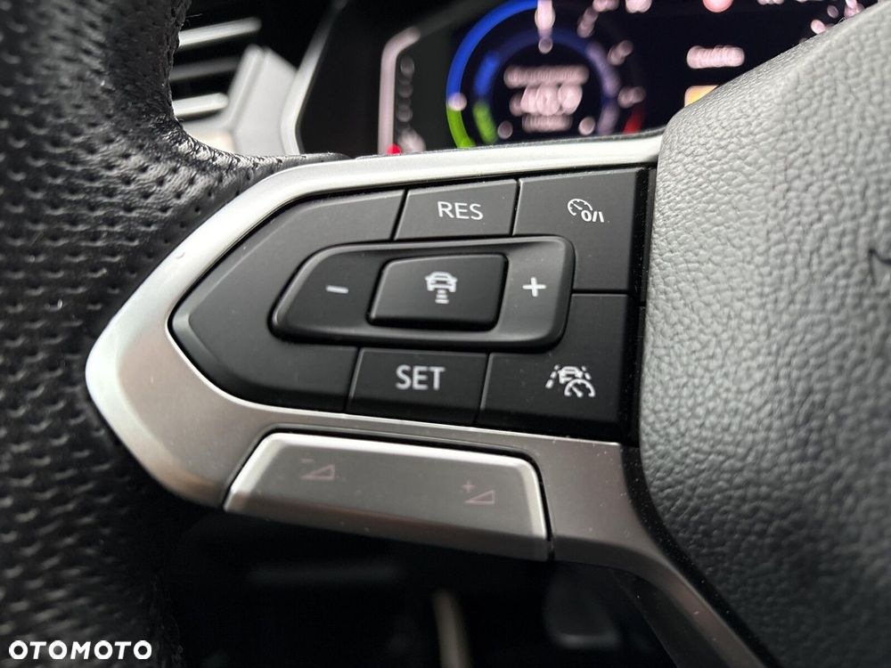 Volkswagen Passat - 15