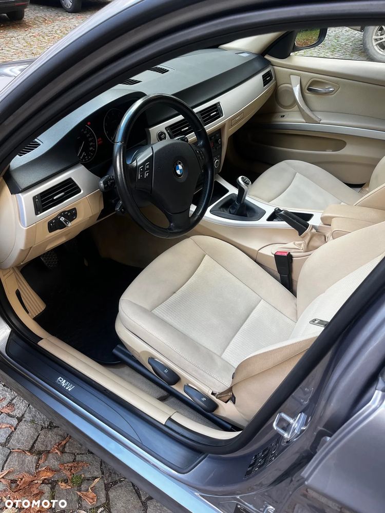 BMW Seria 3 320i - 6