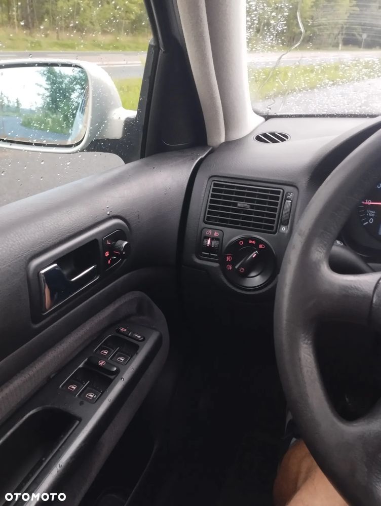 Volkswagen Golf 1.6 Comfortline - 6