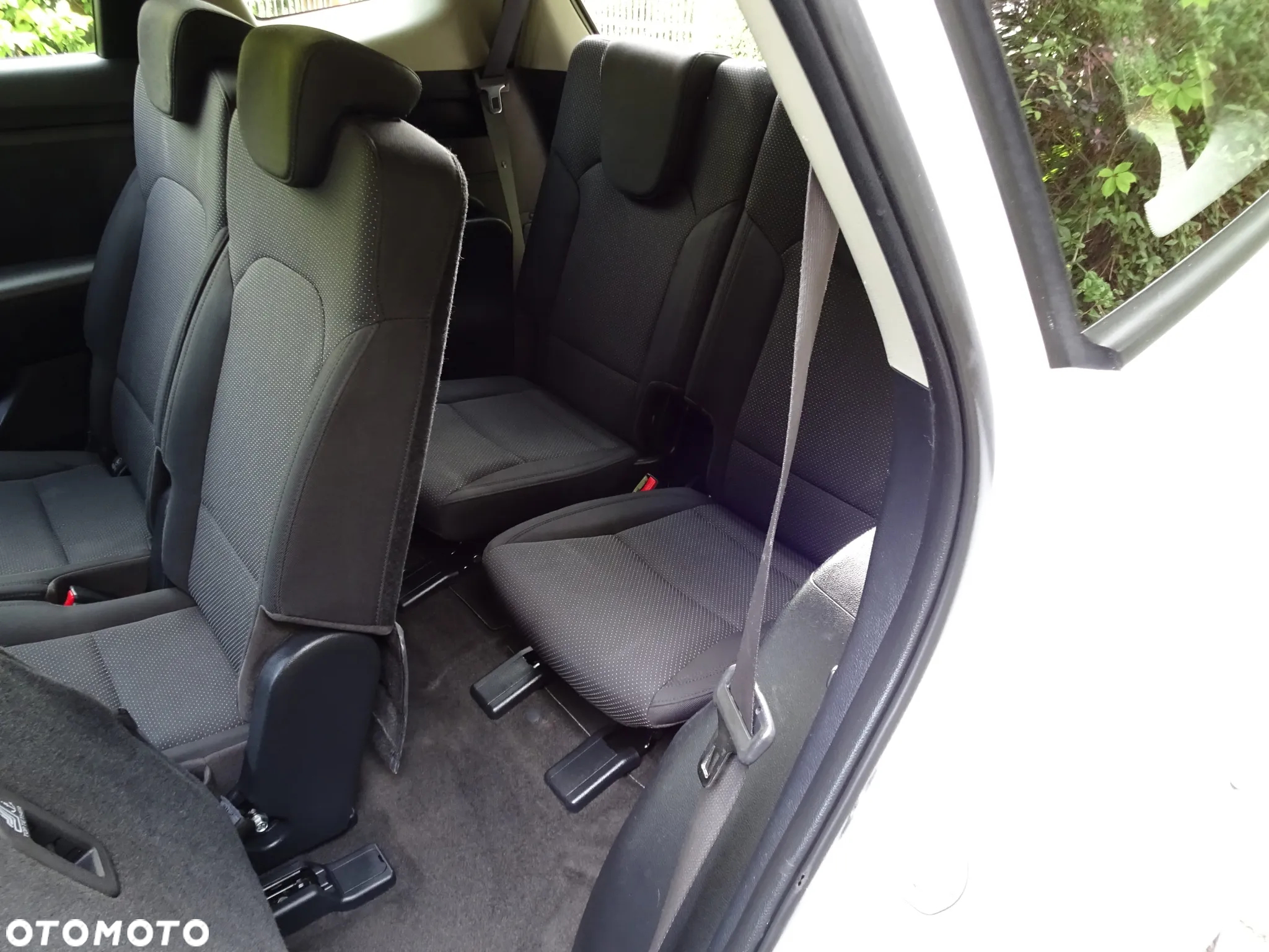 Kia Carens - 34