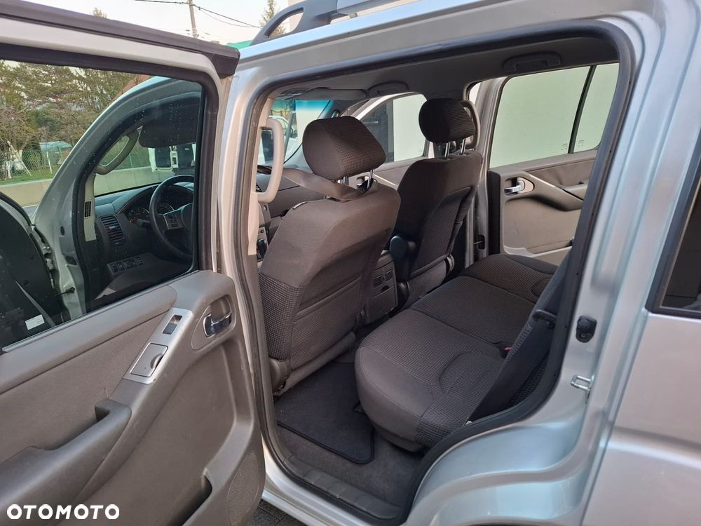 Nissan Pathfinder 2.5 DCi LE - 11