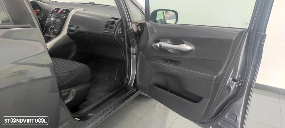 Toyota Auris 1.4 D-4D Sol - 45