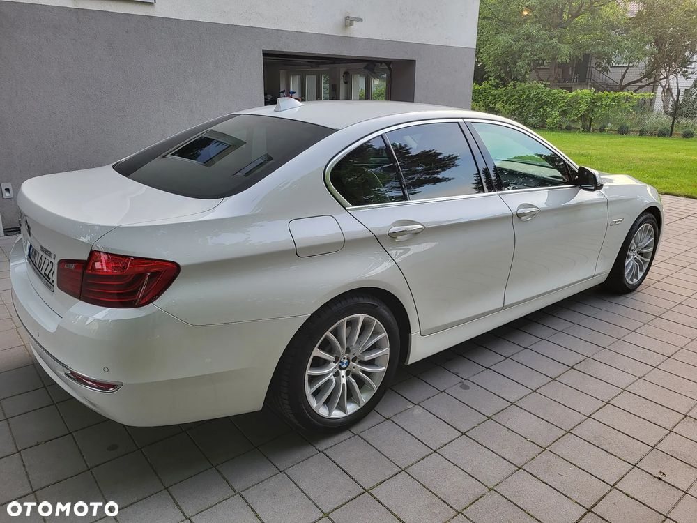 BMW Seria 5 528i xDrive Luxury Line - 7