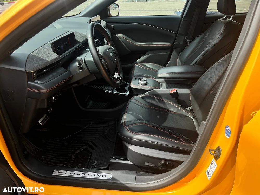 Ford Mustang Mach-E AWD PREMIUM - 10