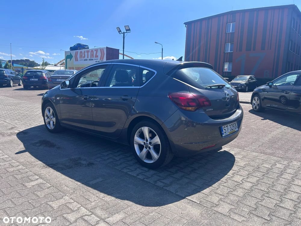 Opel Astra 1.6 Cosmo - 9