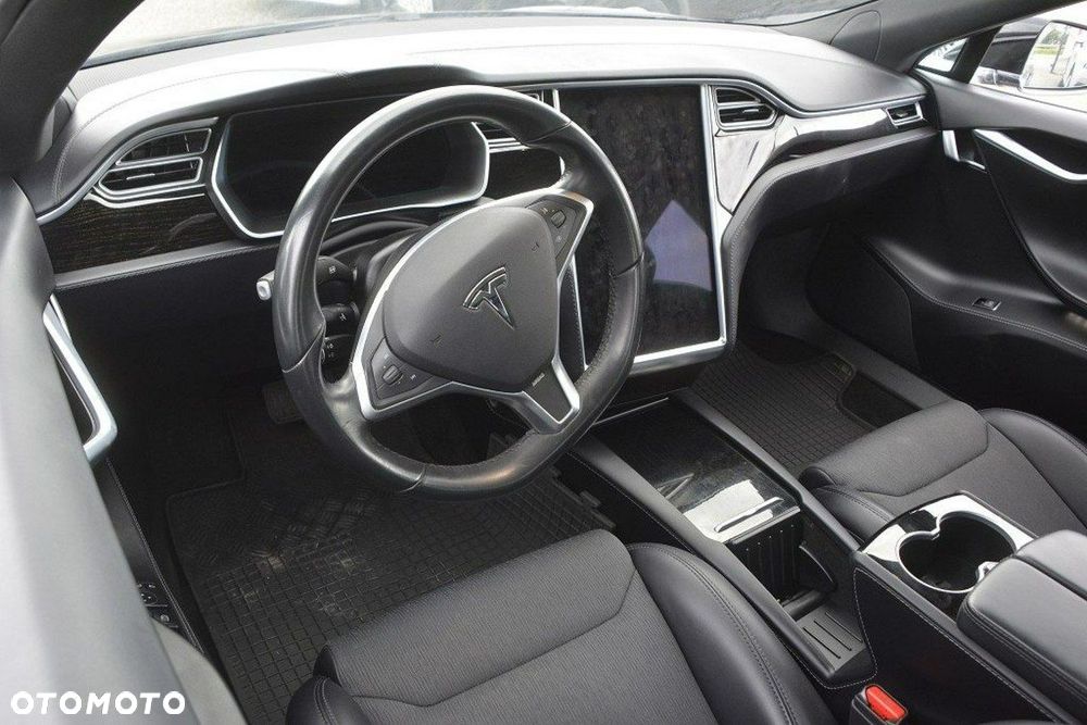 Tesla Model S - 17