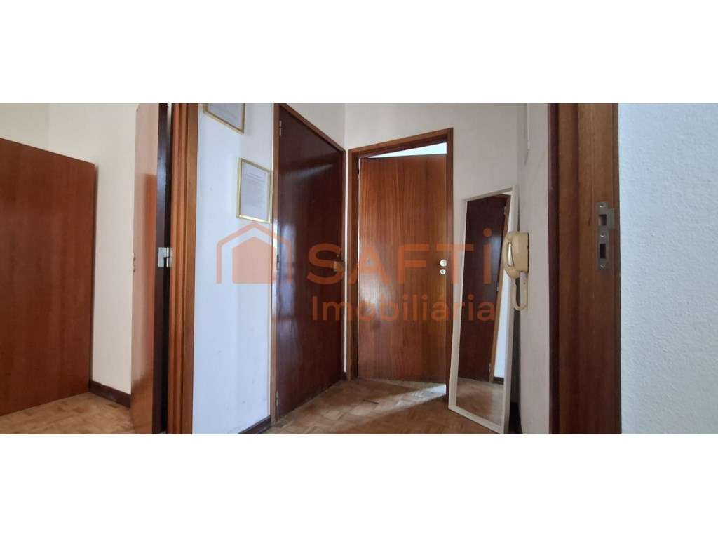 Excelente Apartamento T3 no Coração da Vila de Castanheira de Pera - Grande imagem: 4/18