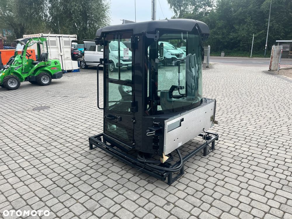 KABINA  MINI KOPARKA ŁADOWARKA Schäffer SK31 BOBCAT GIANT AVANT 11787netto - 7