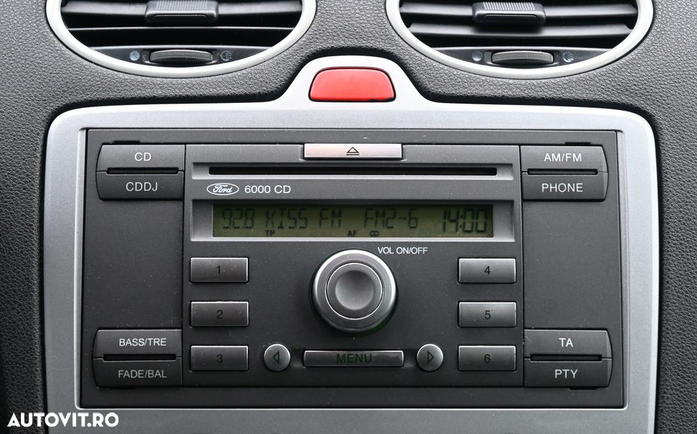 Ford Focus 1.6i 16V Ghia - 13