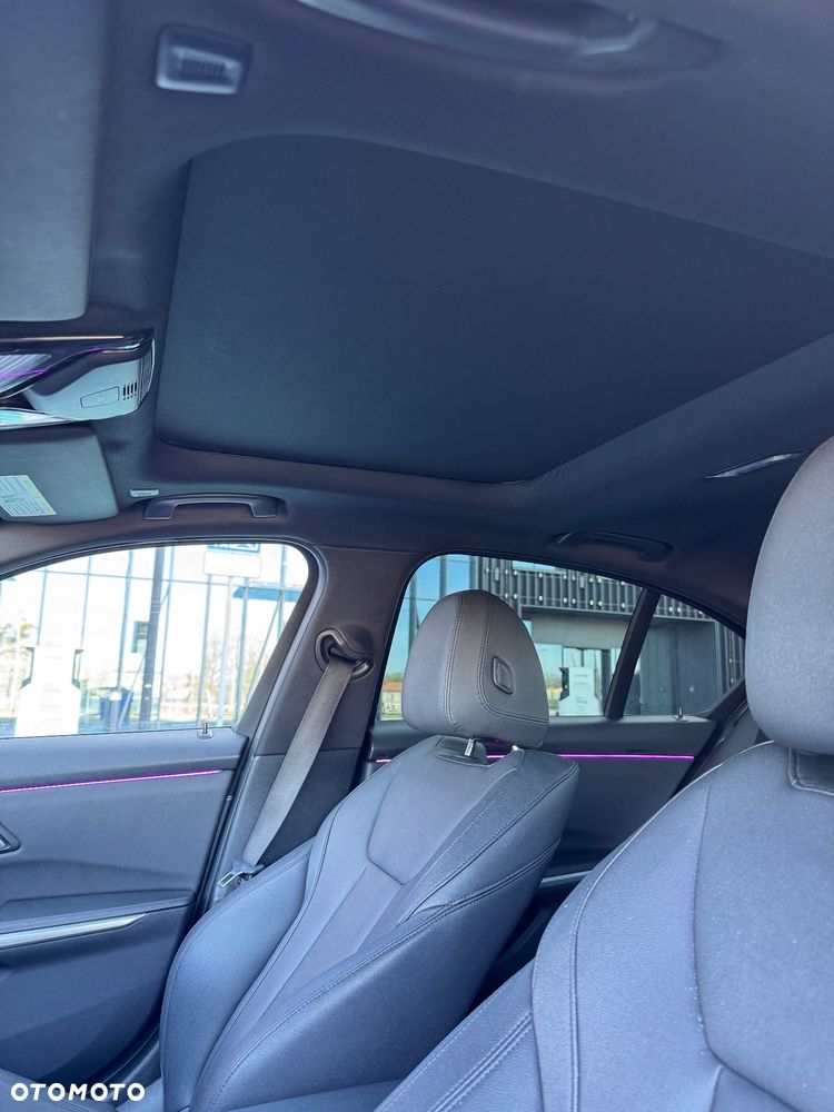 BMW Seria 3 330i xDrive M Sport - 14