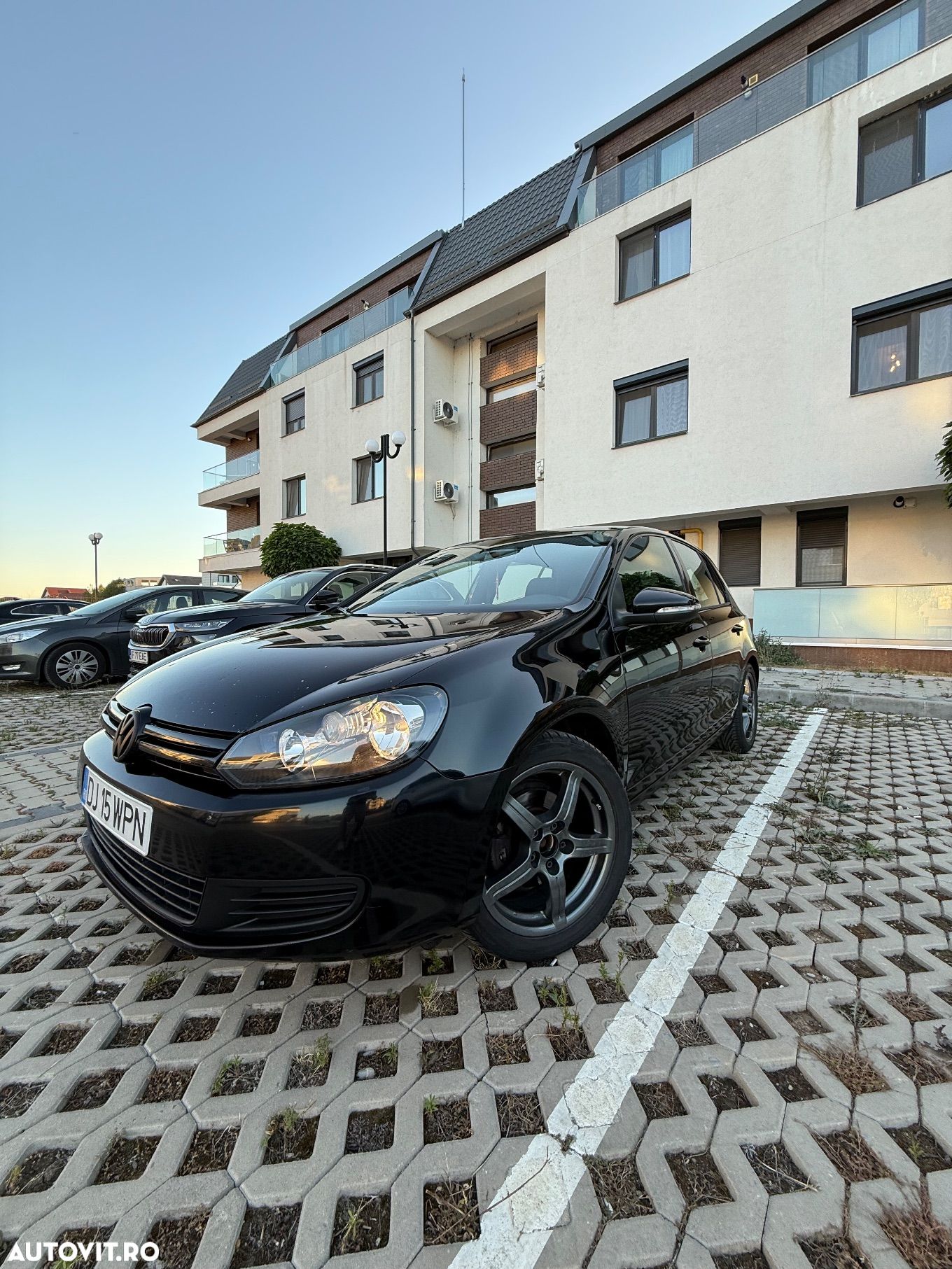 Volkswagen Golf - 1