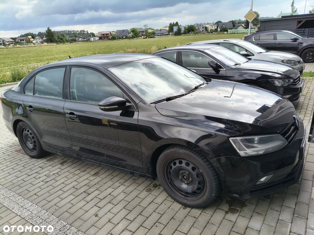 Volkswagen Jetta - 1