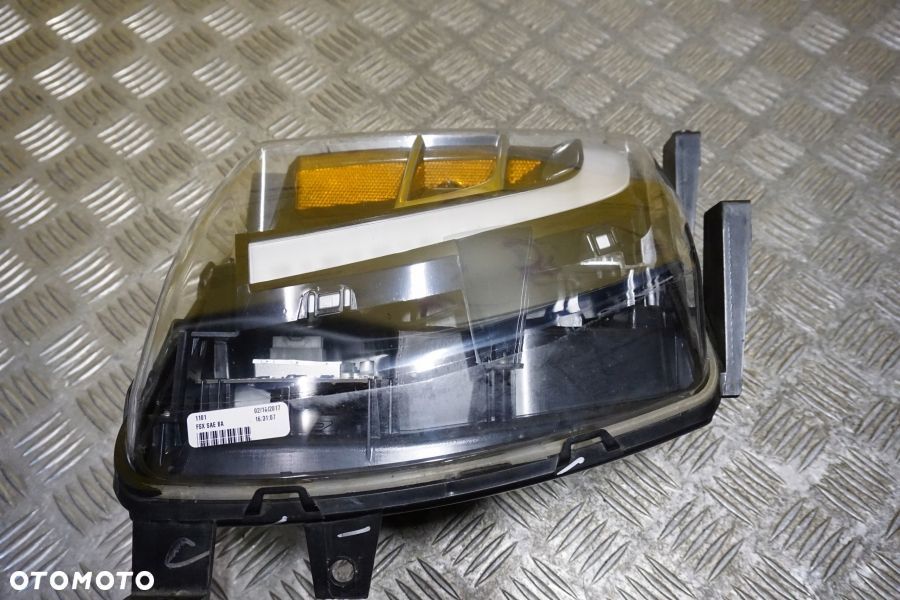 TESLA MODEL X 2016 - LAMPA HALOGEN DRL LED PRAWA USA - 3