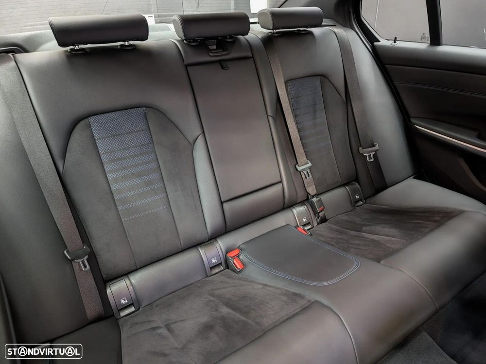 BMW 320 e Pack Desportivo M Auto - 43