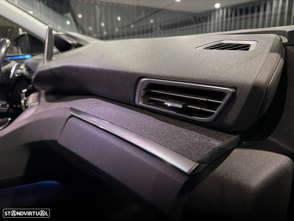 Peugeot 3008 1.2 PureTech Allure EAT8 - 32