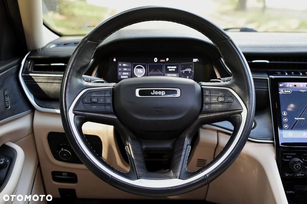 Jeep Grand Cherokee - 16