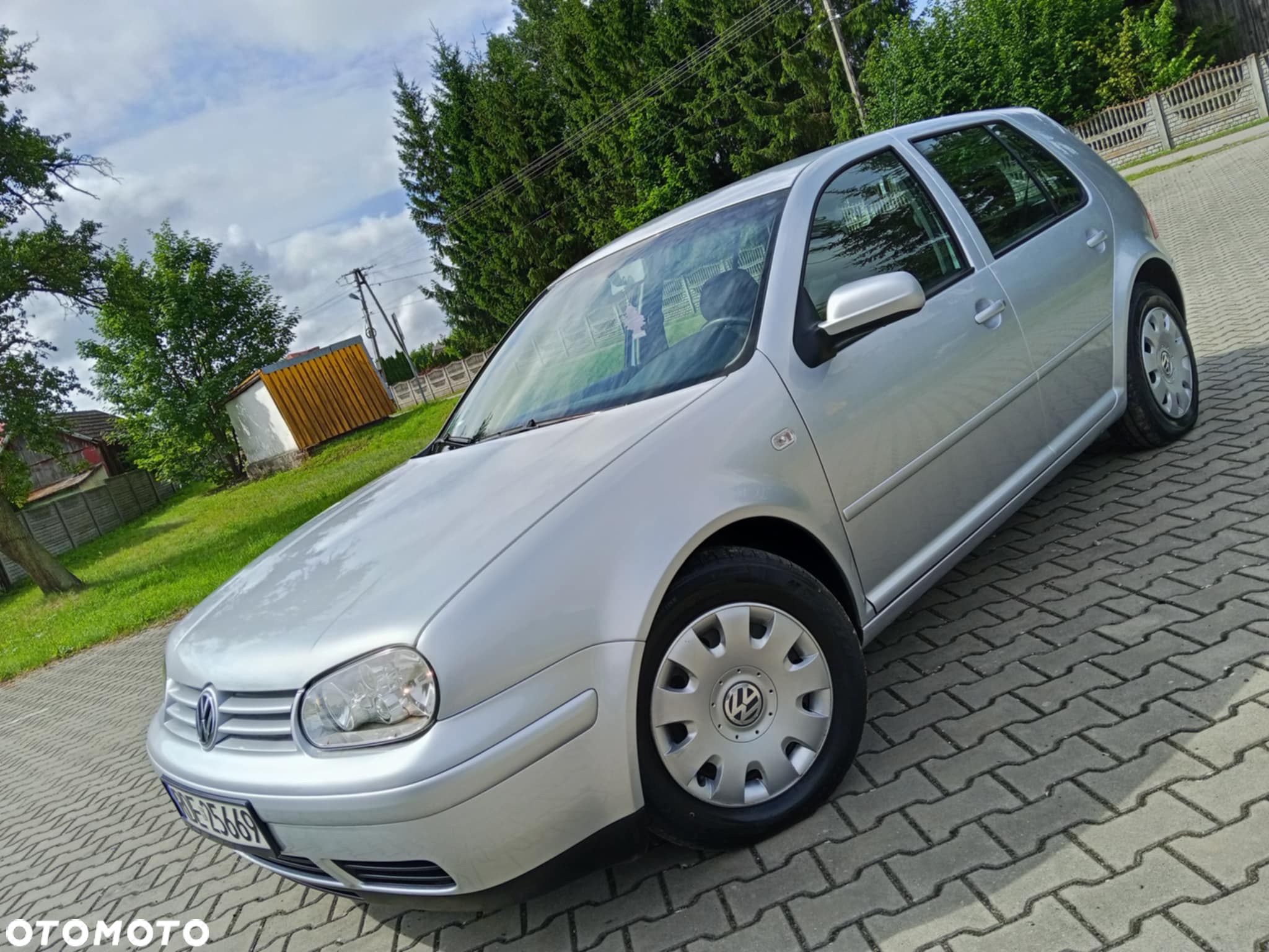 Volkswagen Golf - 1