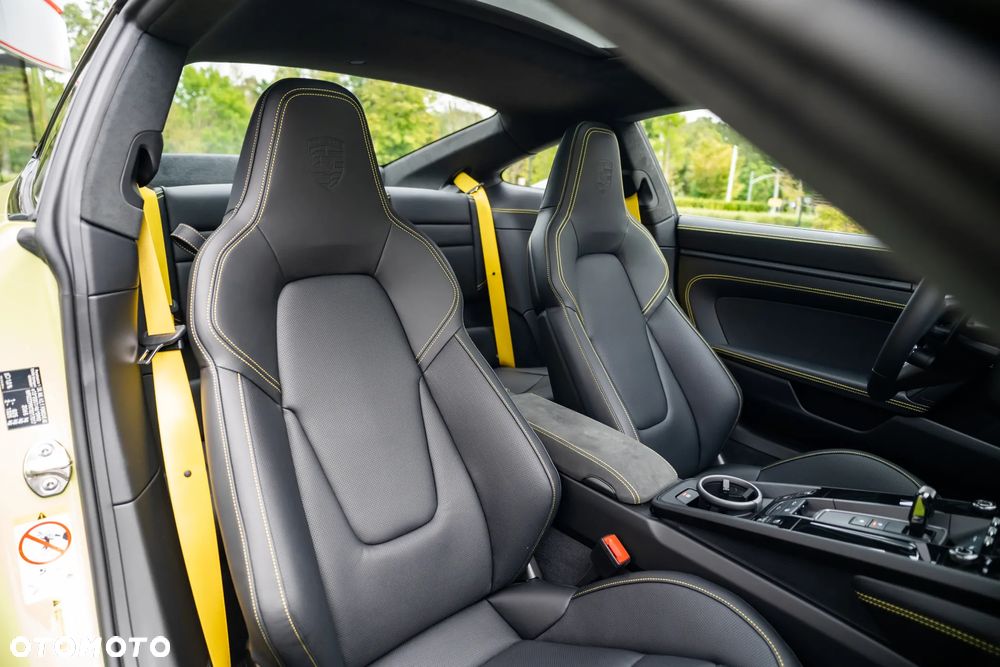 Porsche 911 Carrera T-Hybrid 4 GTS - 27