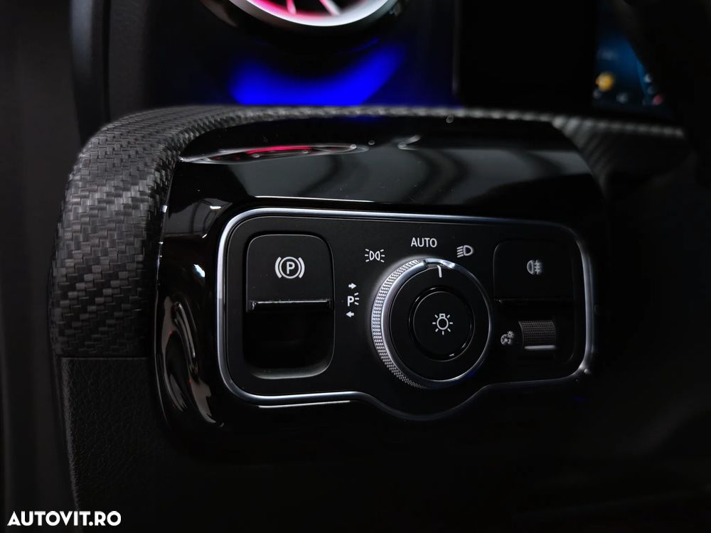 Mercedes-Benz CLA 180 7G-DCT - 28