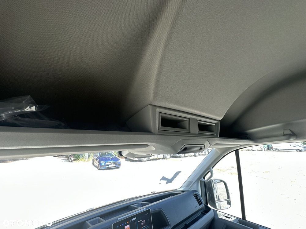Volkswagen Crafter 35 Furgon z wysokim dachem silnik: 2,0 l EU6 SCR 177 KM, przedni 8-bieg.automatyczna, r.o : 4490 mm - 23