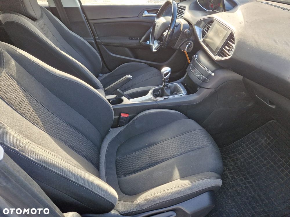Peugeot 308 1.2 PureTech Allure S&S - 16