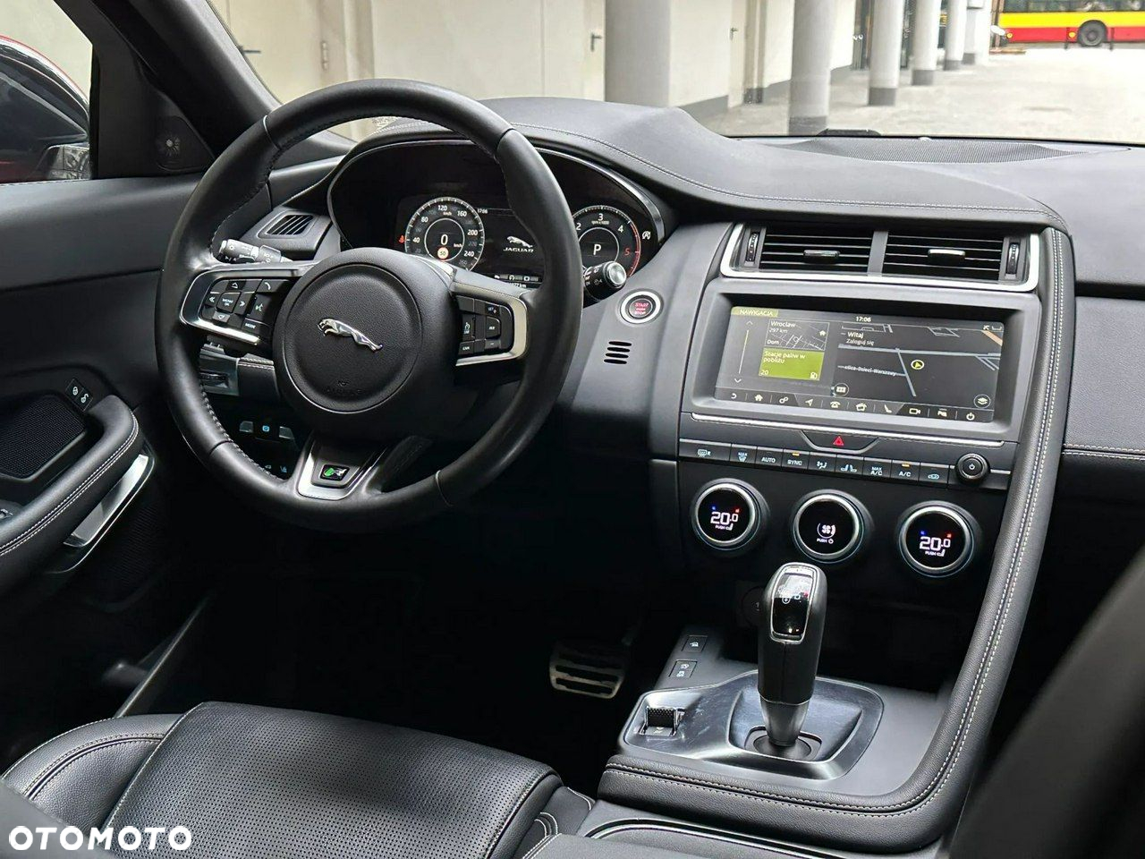 Jaguar E-Pace - 16