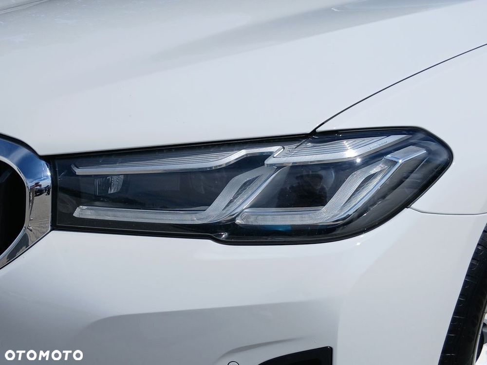 BMW Seria 5 518d - 12