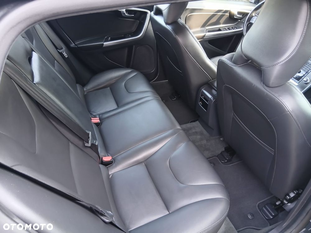 Volvo V60 D3 Summum - 30