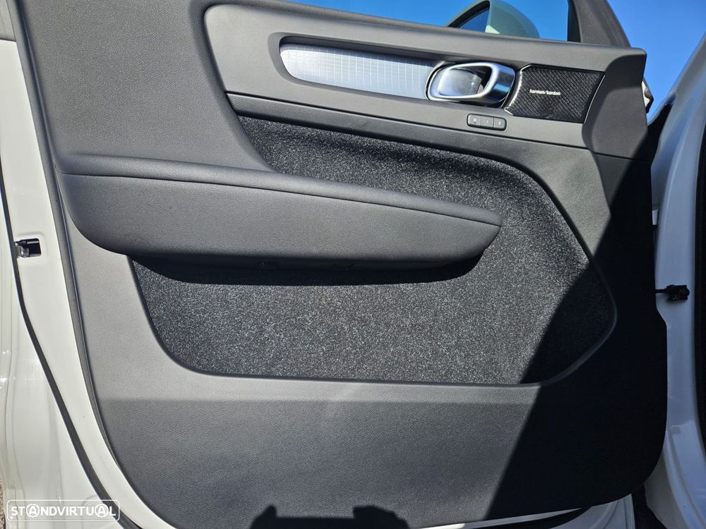 Volvo XC 40 D4 AWD Geartronic Momentum Pro - 48